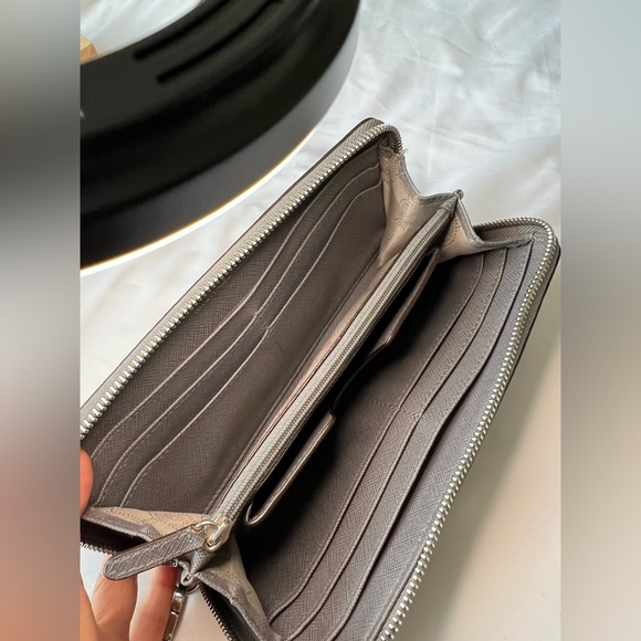 Michael Kors Snakeskin Continental Wallet w/Wristlet - Excellent Condition! - Picture 7 of 10